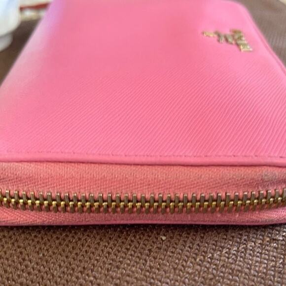 Prada Pink saffiano leather zippy wallet - Picture 9 of 16